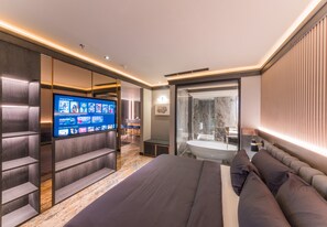 Executive Suite, 1 King Bed, Non Smoking, Balcony | Premium bedding, free minibar items, in-room safe, desk - The All-Suite Pentacity Hotel Balikpapan (Balikpapan)