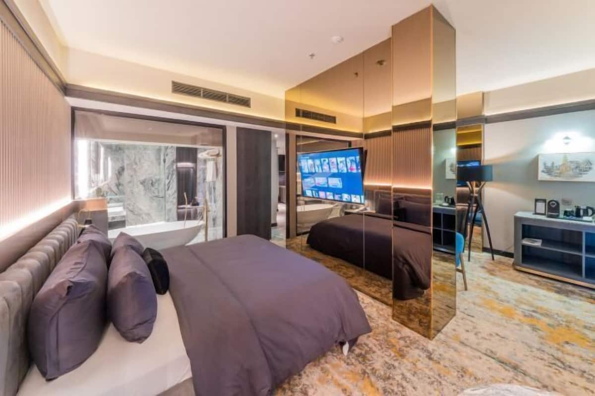 Luxe beddengoed, een minibar met enkele gratis items