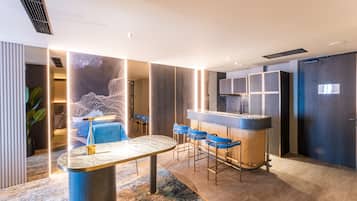 Phòng Suite Executive, 1 giường cỡ king, không hút thuốc, ban công | Bếp riêng | Tủ lạnh nhỏ, dụng cụ pha espresso, dụng cụ pha cà phê/trà, ấm điện