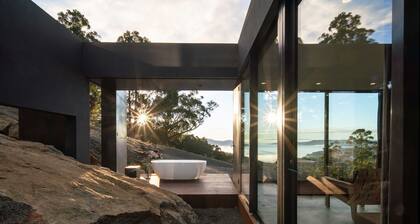 Mountain Top Snug, Studio Itas