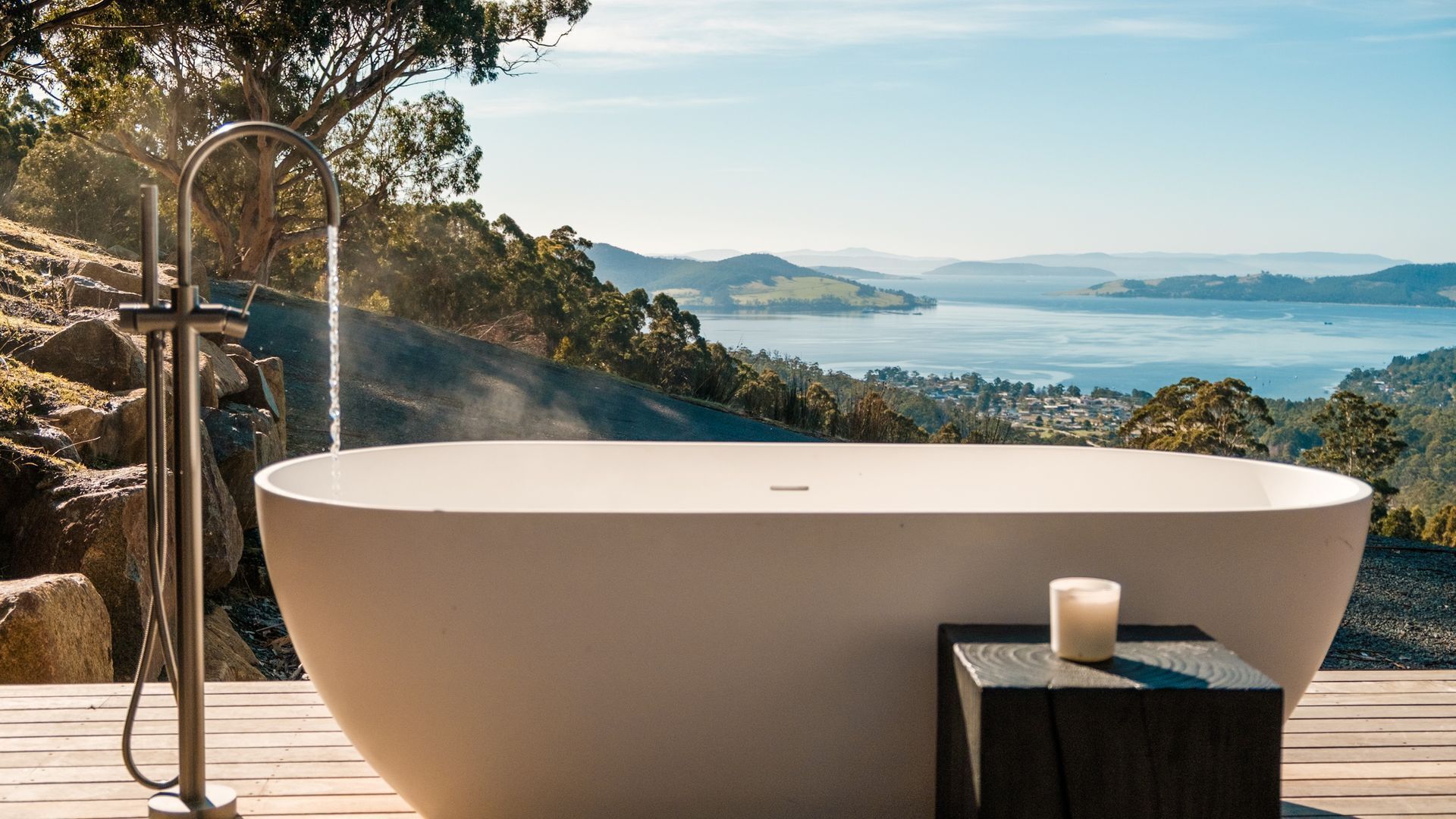 Outdoor spa tub