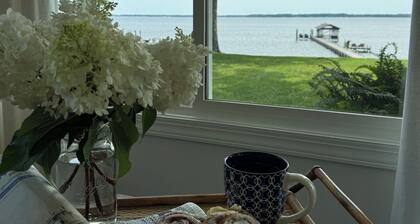 Charming 3-bedroom house in Deltaville with Stunning Views and Beautiful garden!
