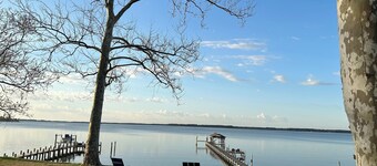 Charming 3-bedroom house in Deltaville with Stunning Views and Beautiful garden!