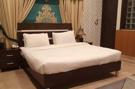 Deluxe Double Room | Free WiFi