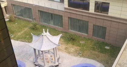 Huanghe Guesthouse