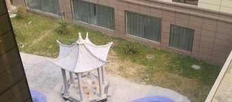 Huanghe Guesthouse
