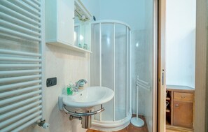 Dusche, Haartrockner, Bidet, Handtücher