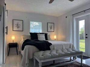 4 habitaciones, escritorio, tabla de planchar con plancha y wifi