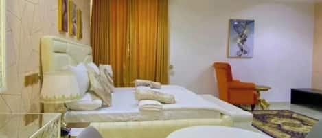 Business Room | Desk, free WiFi