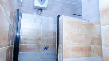 Chambre Affaires | Salle de bain | Articles de toilette gratuits, serviettes fournies, savon