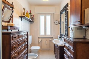 Family Apartment, Multiple Bedrooms (Casa De Nardis Sunny House) | Bathroom