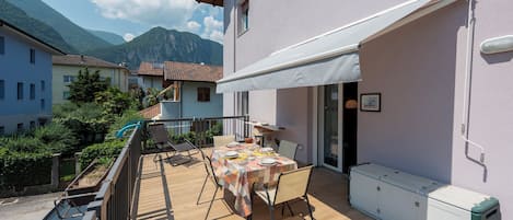 Familienapartment, Mehrere Schlafzimmer (Casa De Nardis Sunny House) | Speisen im Freien