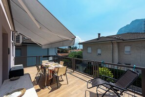 Outdoor dining - Casa De Nardis Sunny House (Riva del Garda)