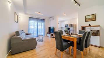 Family Apartment, Multiple Bedrooms (Modern Apartment With Balcony And) | Bahagian dalam