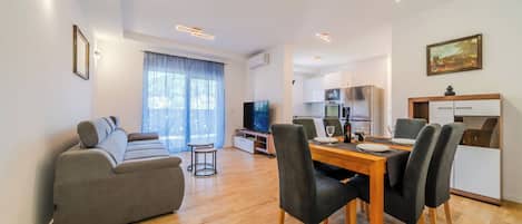 家庭公寓, 2 间卧室, 阳台 (Modern Apartment With Balcony And) | 住宿内部