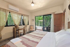 2 bedrooms, desk, iron/ironing board, WiFi - 2BR Jungle Villa + Pool - Chemuyil near Tulum (Ciudad Chemuyil)