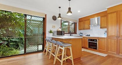 Hillside Estate - Cozy, Peaceful with a Water View