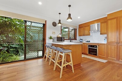 Hillside Estate: Cozy, Peaceful with a Water View