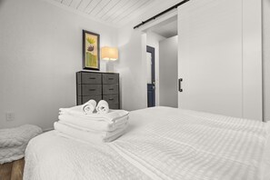 2 bedrooms, iron/ironing board, WiFi, bed sheets