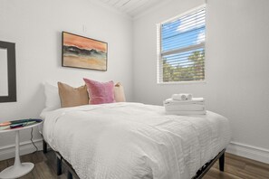 2 bedrooms, iron/ironing board, WiFi, bed sheets