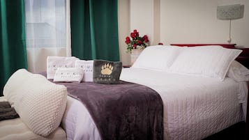 Deluxe Room, 1 Large Twin Bed, City View | Soundproofing, free WiFi, bed sheets