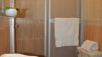 Deluxe Apartment, 3 Bedrooms, City View | Bathroom | Shower, hair dryer, towels, soap