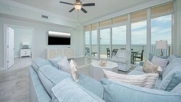 Condo, 3 Bedrooms | Living area