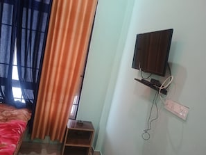 Television - Goroomgo K.C. Hotel & Restaurant Rudraprayag (Jakholi)