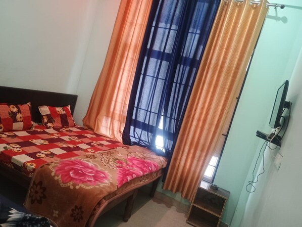 Free WiFi, bed sheets