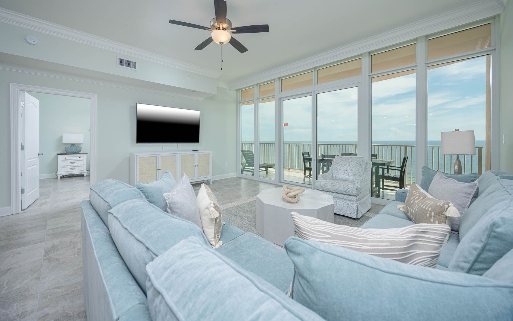 Condo, 3 Bedrooms | Living area
