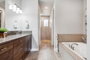 Casa, vários quartos | Banheiro | Shampoo 