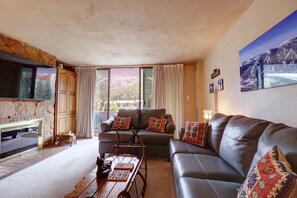 Living area - Sb102 Snowbridge 2br 2ba 3 Bedroom Condo by RedAwning (Copper Mountain)