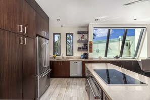 Condo, 2 Bedrooms | Private kitchen | Fridge, oven, coffee/tea maker, toaster