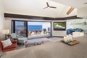 Condo, 2 chambres | Aire de séjour | Téléviseur connecté