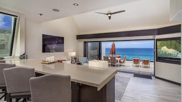 Condo, 2 Bedrooms | Interior