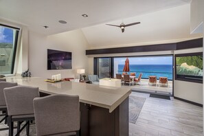 Condo, 2 phòng ngủ | Nội thất