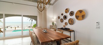 Oceanfront Paradise: w/Pool & Stunning Sunrise Views in Tres Cocos