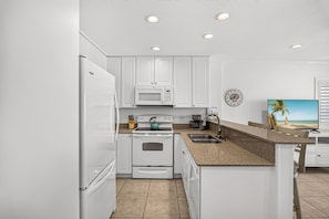 Private kitchen - Gulf-Front Getaway — Seamist #5 with Bikes & Spectacular Balcony Views (Seacrest)