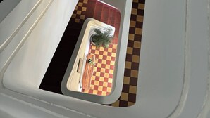 A bathroom with a checkered floor, a white bathtub, and a small potted plant. - NEW cozy & Spacious 5B, 3B, 1 parking close to Condado Beach (San Juan)