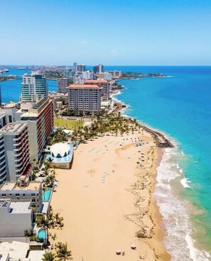 Beach - NEW cozy & Spacious 5B, 3B, 1 parking close to Condado Beach (San Juan)