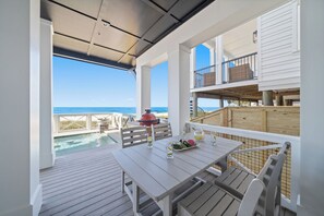 تناول الطعام بالخارج