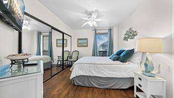 Appartamento Comfort, balcone, vista spiaggia | 3 camere, con stile personalizzato, con arredamento individuale