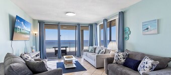 ไวท์ แคปส์ คอนโด