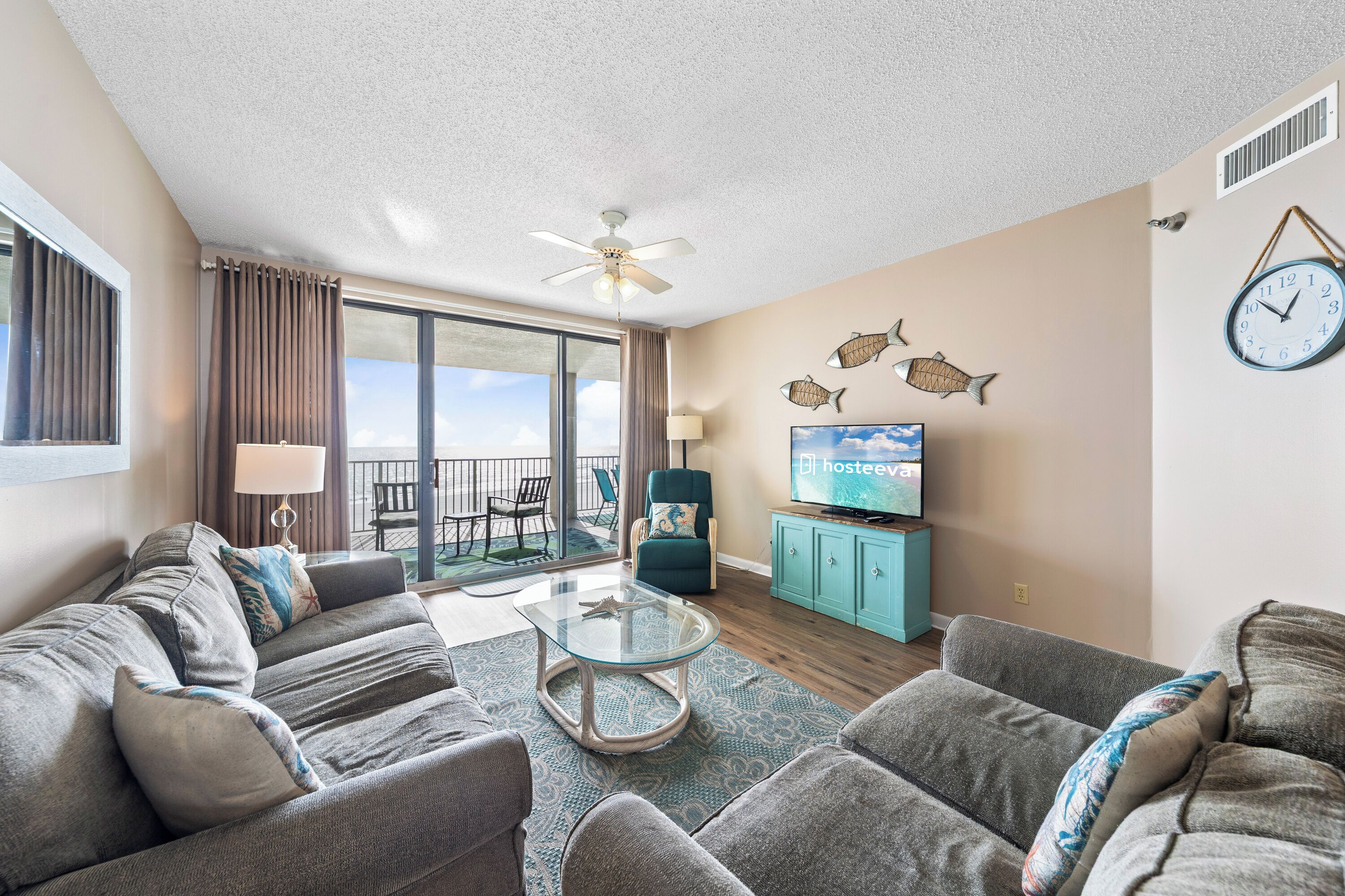 Deluxe Condo, Balcony, Beach View | Living room