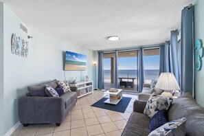 Condo có thiết kế đặc trưng, 3 phòng ngủ, có thể sử dụng hồ bơi, sát bãi biển | Chi tiết nội thất