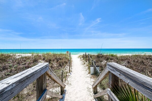 Beach nearby - 🌊Incredible Gulf Views-Vista del Mar I-Short Walk to the Beach 301🌊 (Panama City Beach)