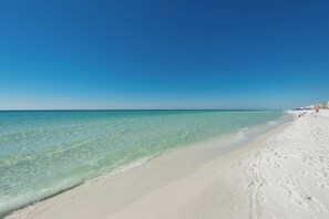 A beach with clear turquoise water and white sand. - Incl Beach 🌴Service! Beach Front-Pool-Fitness-Waters Edge #213- Sea Dreams (Fort Walton Beach)