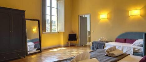 4 Schlafzimmer, Schreibtisch, Bügeleisen/Bügelbrett, kostenloses WLAN