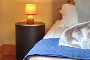 4 bedrooms, desk, iron/ironing board, free WiFi