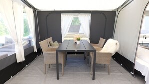Glampinghytte | Oppholdsområde